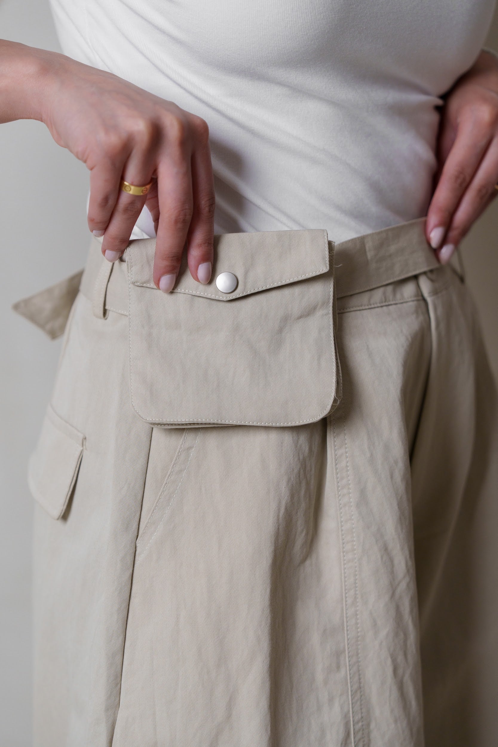 Trouser with pockets
