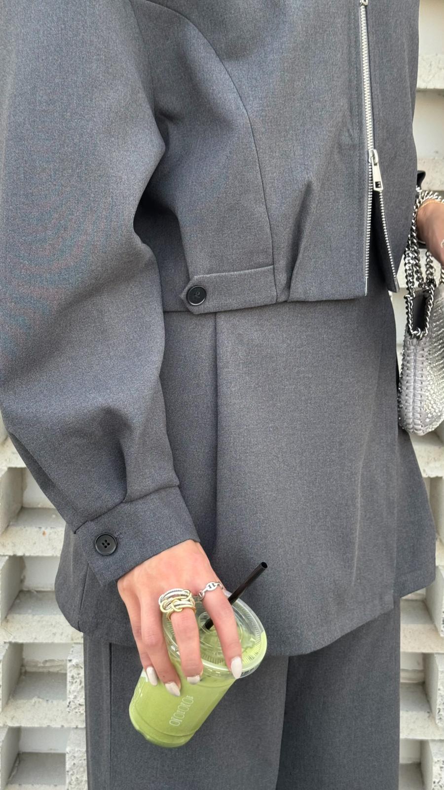 Cropped Jacket w/Pleated Jogger Pants